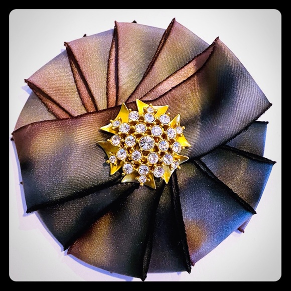 Jewelry - Beautiful Silky Ribbon Brooch/Hair/Scarf Clip